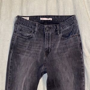 Black high rise skinny Levi’s